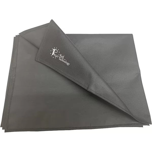 Rod Technology Black Waterproof Lay Down Sheet 1,5x2m, vedenpitävä suojapeite varaosille ja tarvikkeille.